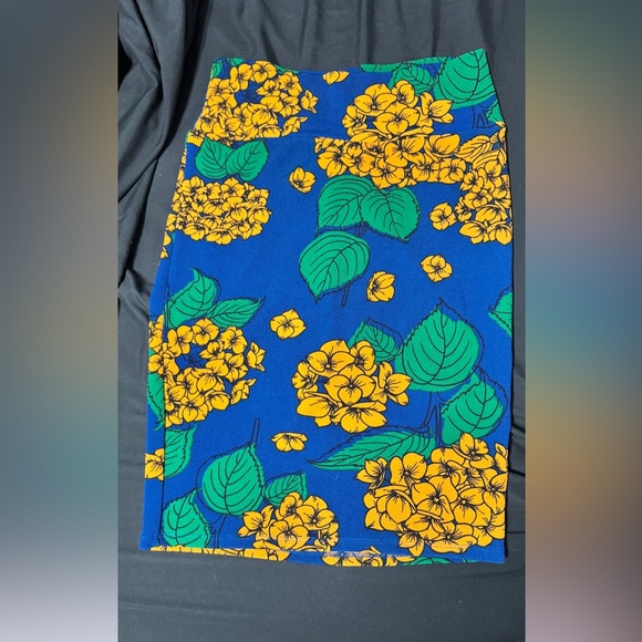 LuLaRoe Cassie Pencil Skirt Size S - Picture 1 of 1